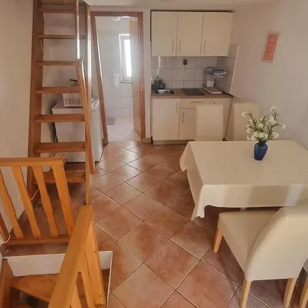 Placa With Balcony And Sea View Apartmán Baška
