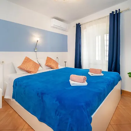 Placa With Balcony And Sea View