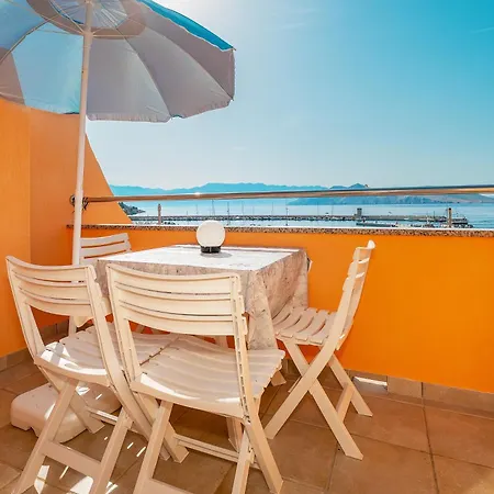 Placa With Balcony And Sea View Apartmán Baška