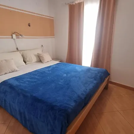 Placa With Balcony And Sea View * באסקה