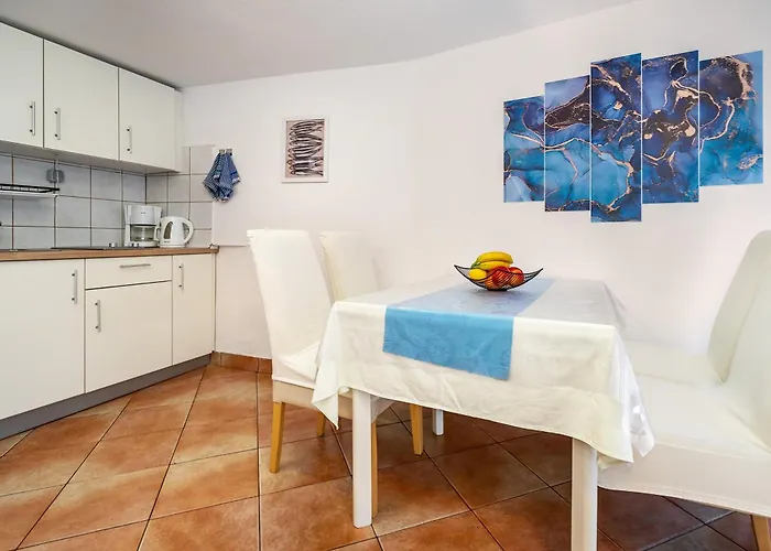Placa With Balcony And Sea View דירה