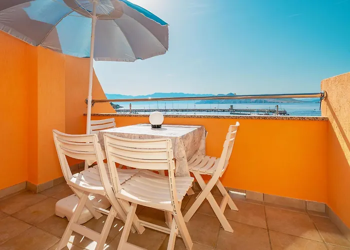 Placa With Balcony And Sea View דירה באסקה